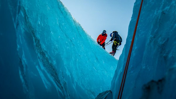 Où trouver les meilleures expériences d'escalade de glace dans les Rocheuses canadiennes?